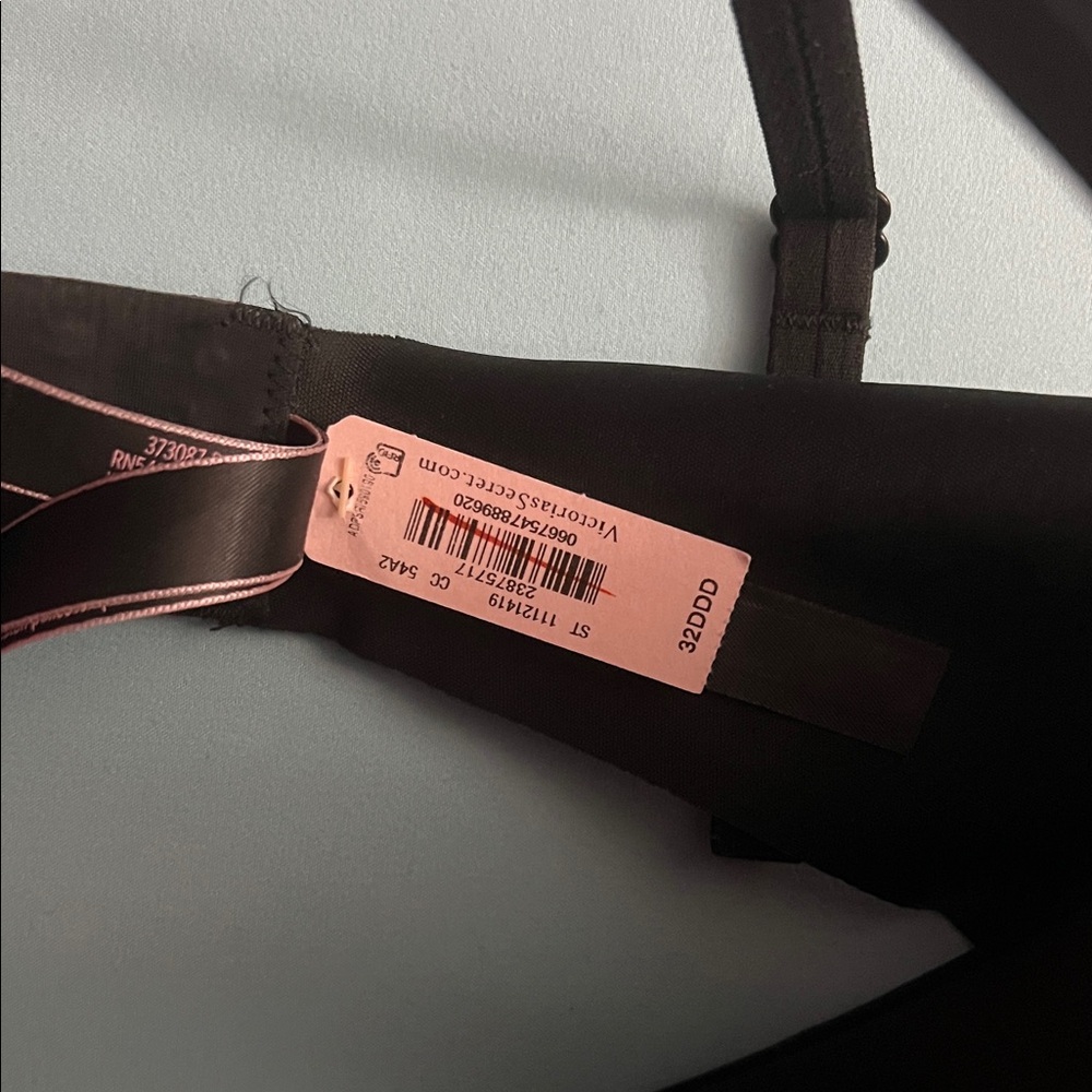 NWT Victoria's Secret Black and Nude Bra Duo - Picture 3 of 3